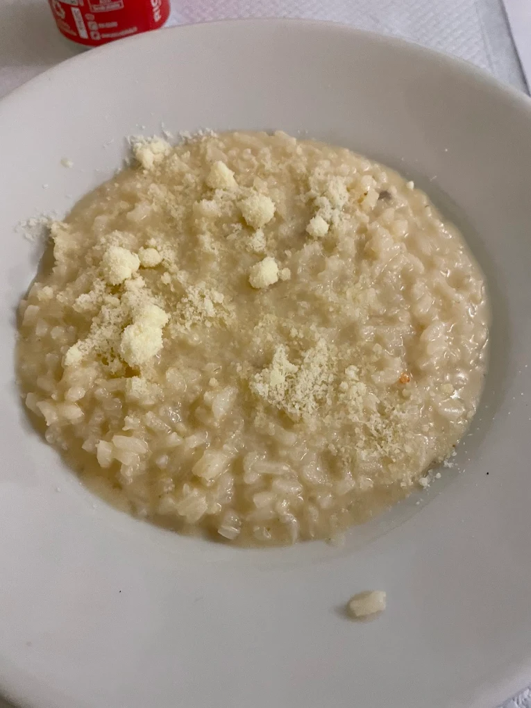 Pizza dal forno a legna di Istanbul Kebab e Pizza